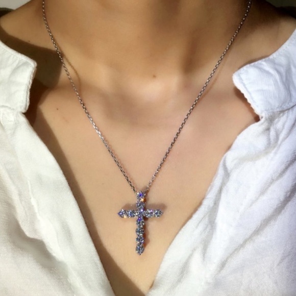 **NEW STERLING SILVER DIAMOND CROSS NECKLACE - Picture 3 of 4